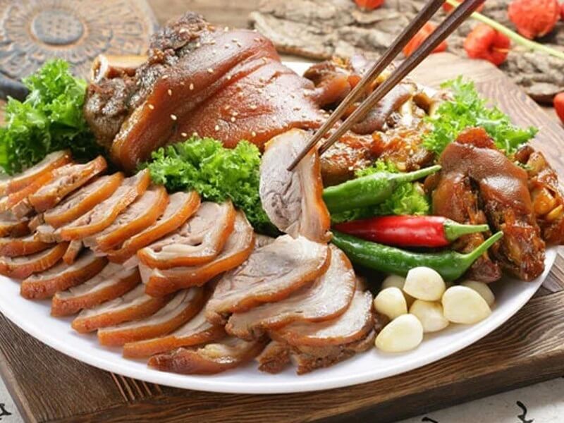Chiêm bao thấy đàn lợn đen, lợn trắng đánh con gì chuẩn xác nhất?
